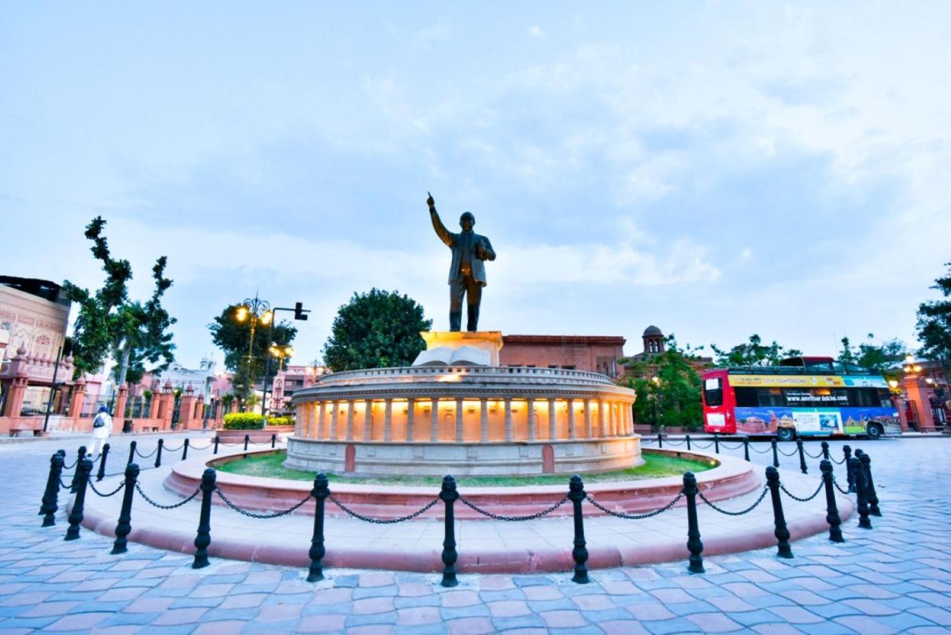 Hotel Rv Golden Amritsar Exterior photo