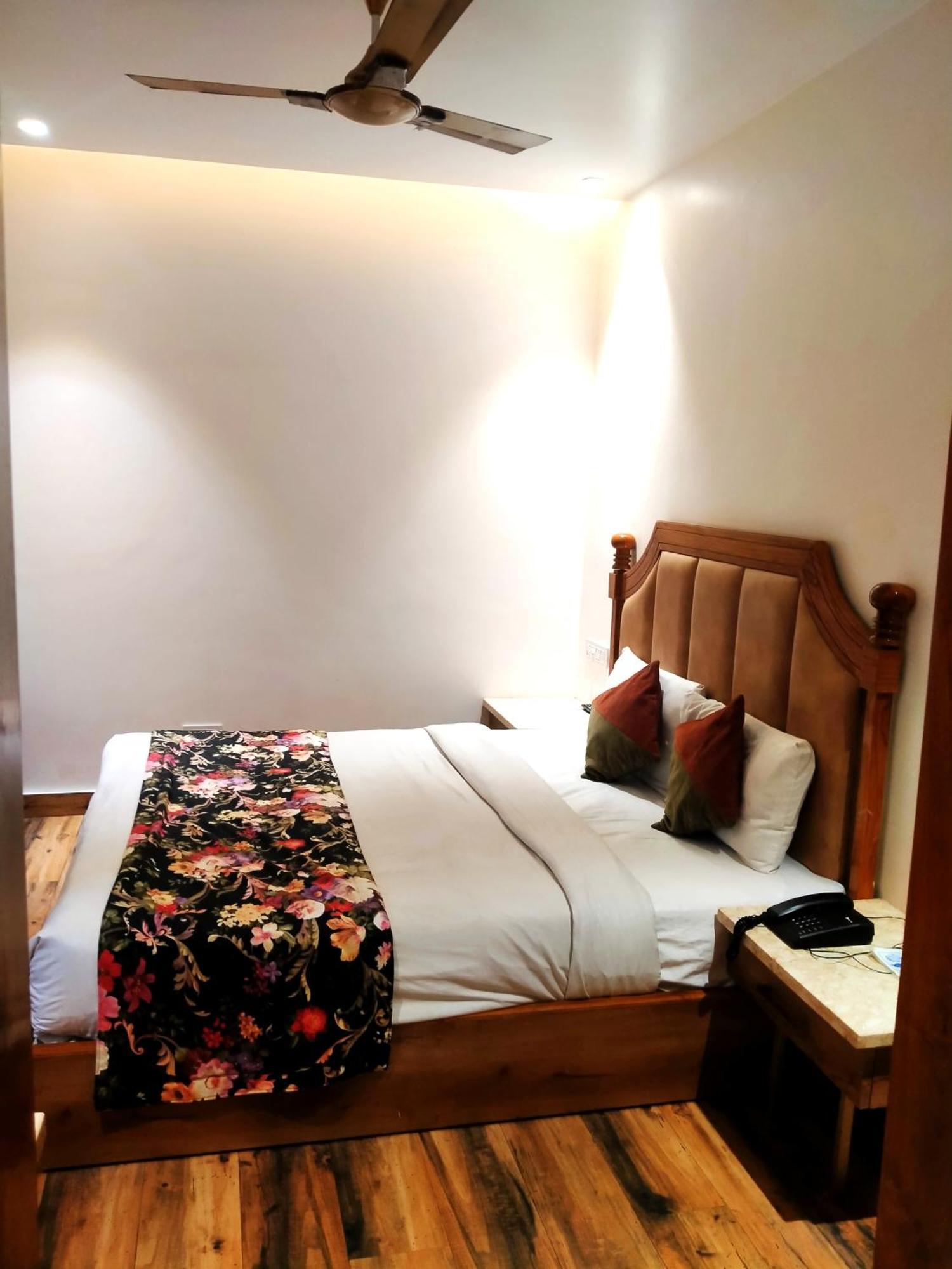 Hotel Rv Golden Amritsar Exterior photo